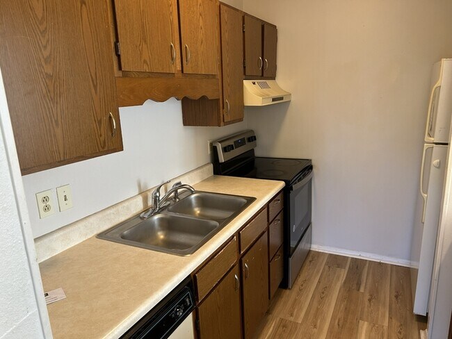 Building Photo - 3615 N Crestview Dr NW