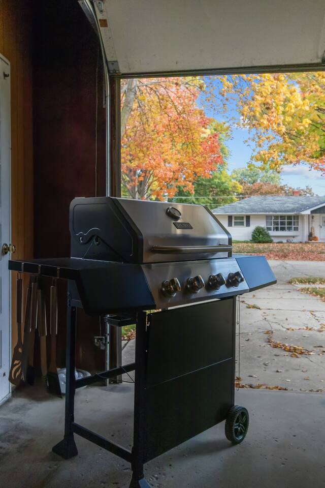 Building Photo - 1221 Kenwood St