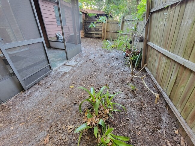 Building Photo - 4846 Royal Palm Ave