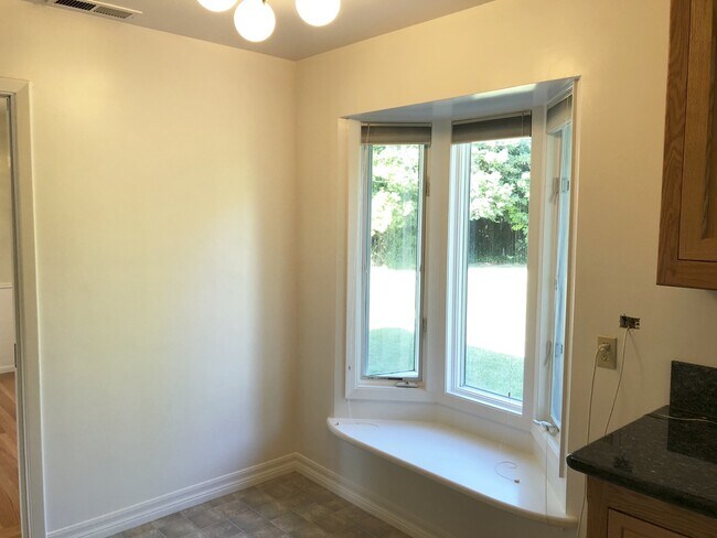 Building Photo - 4044 Cayente Way