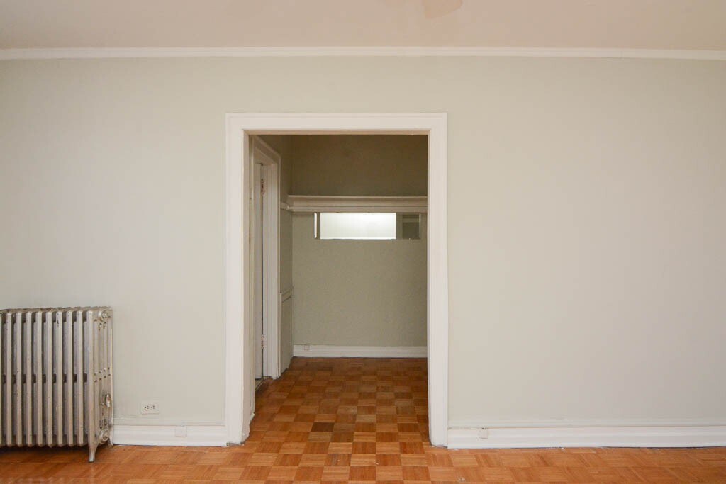 Building Photo - 714 W Belmont Ave