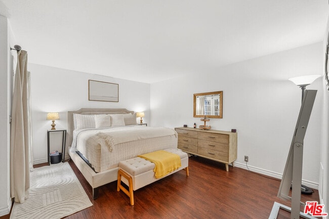 Building Photo - 906 Kings Rd