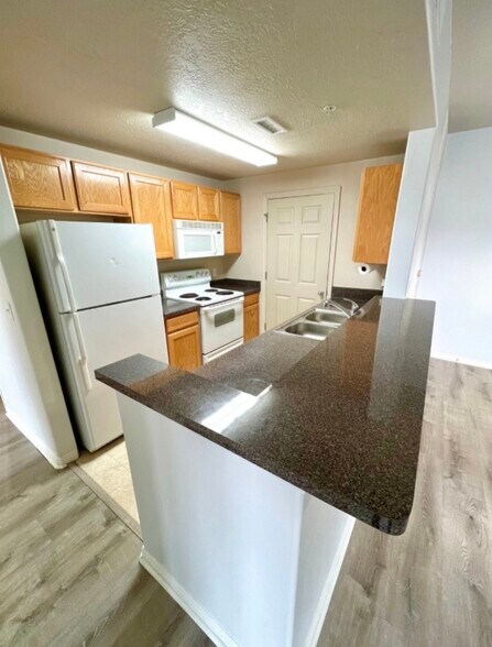 Building Photo - 175 Albion Village Way