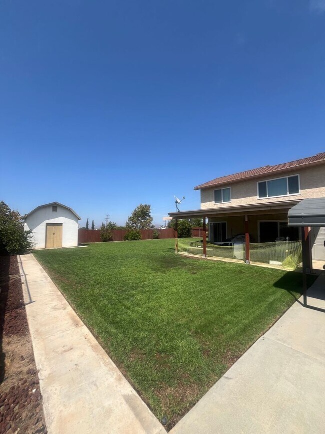 Building Photo - 613 Santa Paula St