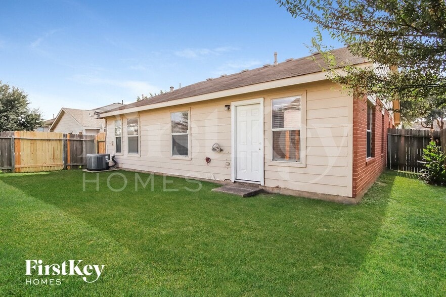 Building Photo - 17118 Carshalton Ct