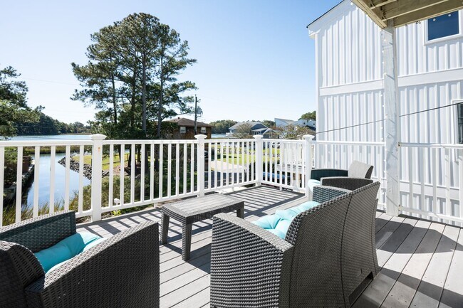 Building Photo - Beautiful home with amazing view
