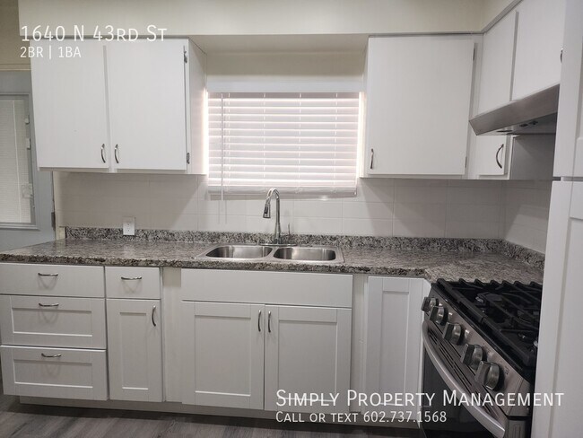 Building Photo - Nice 1950's 2-bedroom house with a huge ba...