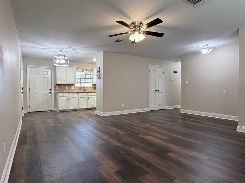 Building Photo - 237 Nederland Ave