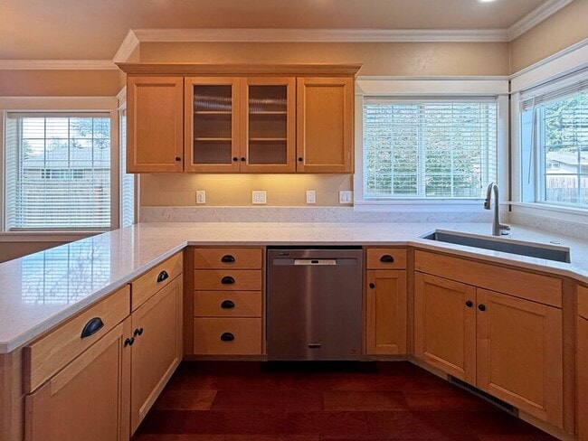 Building Photo - 520 Honeysuckle Ln