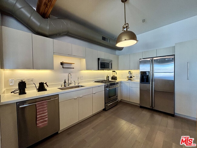 Building Photo - 527 Molino St