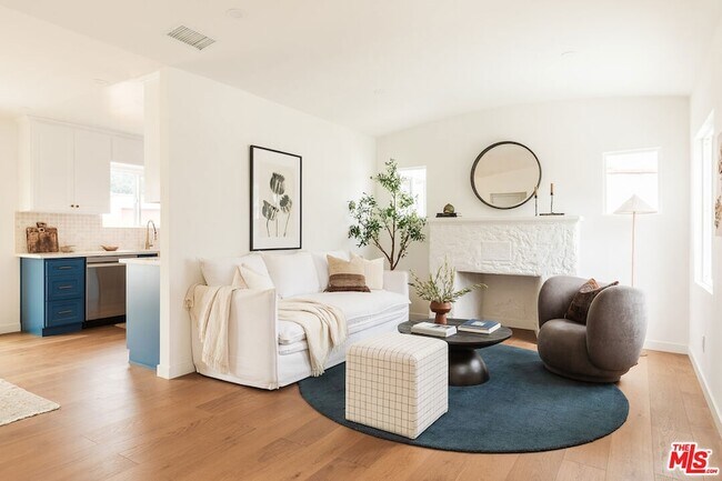 Building Photo - 784 Elmira St