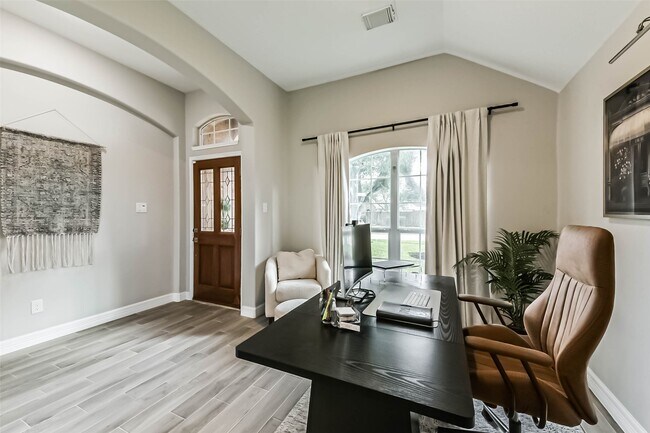 Building Photo - 10303 Stanbrook Dr