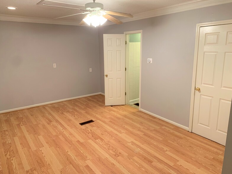 2nd bedroom - 1135 W 41st St, 1E