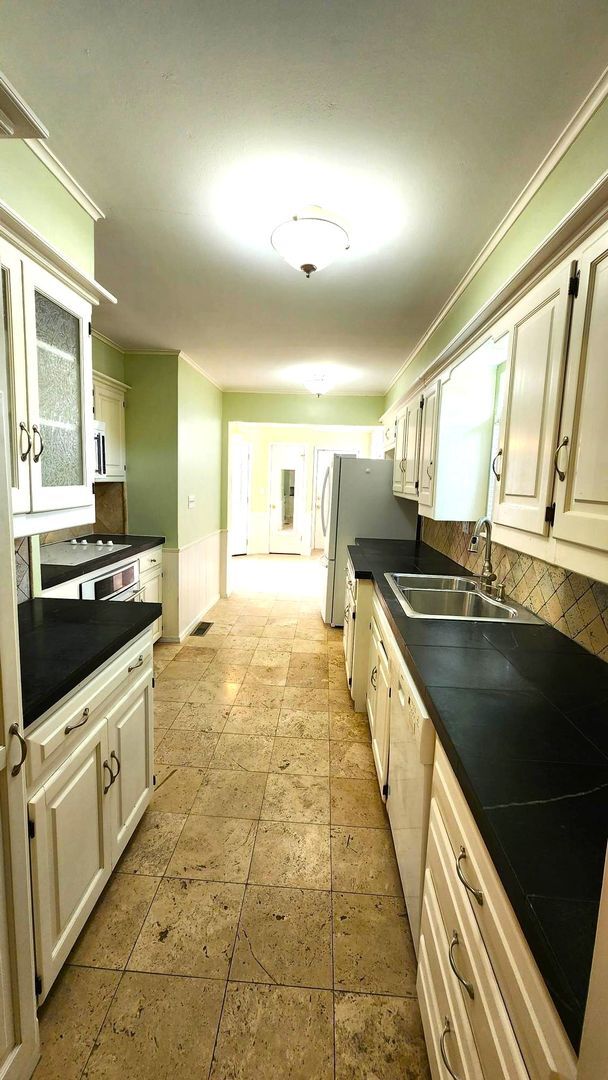 Building Photo - 3 Bed 2 Bath Townhome in Lakehurst Add NW OKC