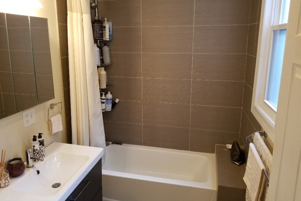 Bathroom - 1645 N Mozart St