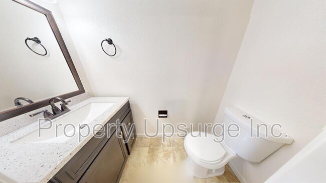 Building Photo - 488 Wiltsey Ave - C