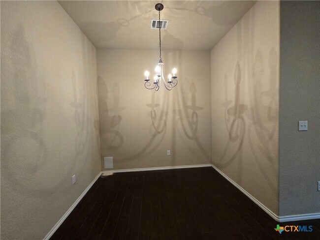 Building Photo - 697 Creekside Cir