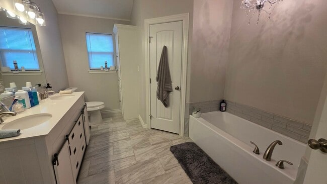 Building Photo - Charming 4 bedroom, 2 bath home COMING SOON!