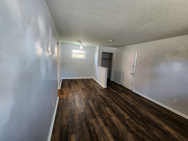 Building Photo - Charming 1 bedroom 1 bath apartment for rent with additional storage available!