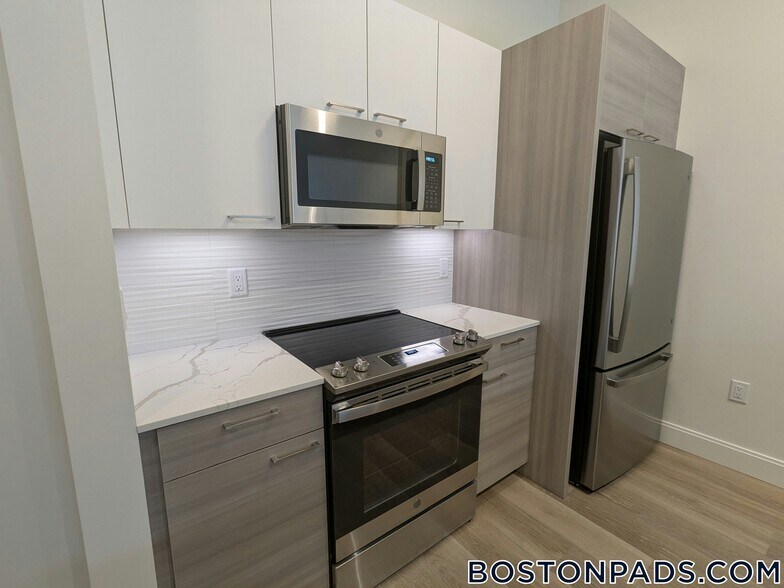 Building Photo - 1079 Commonwealth Ave