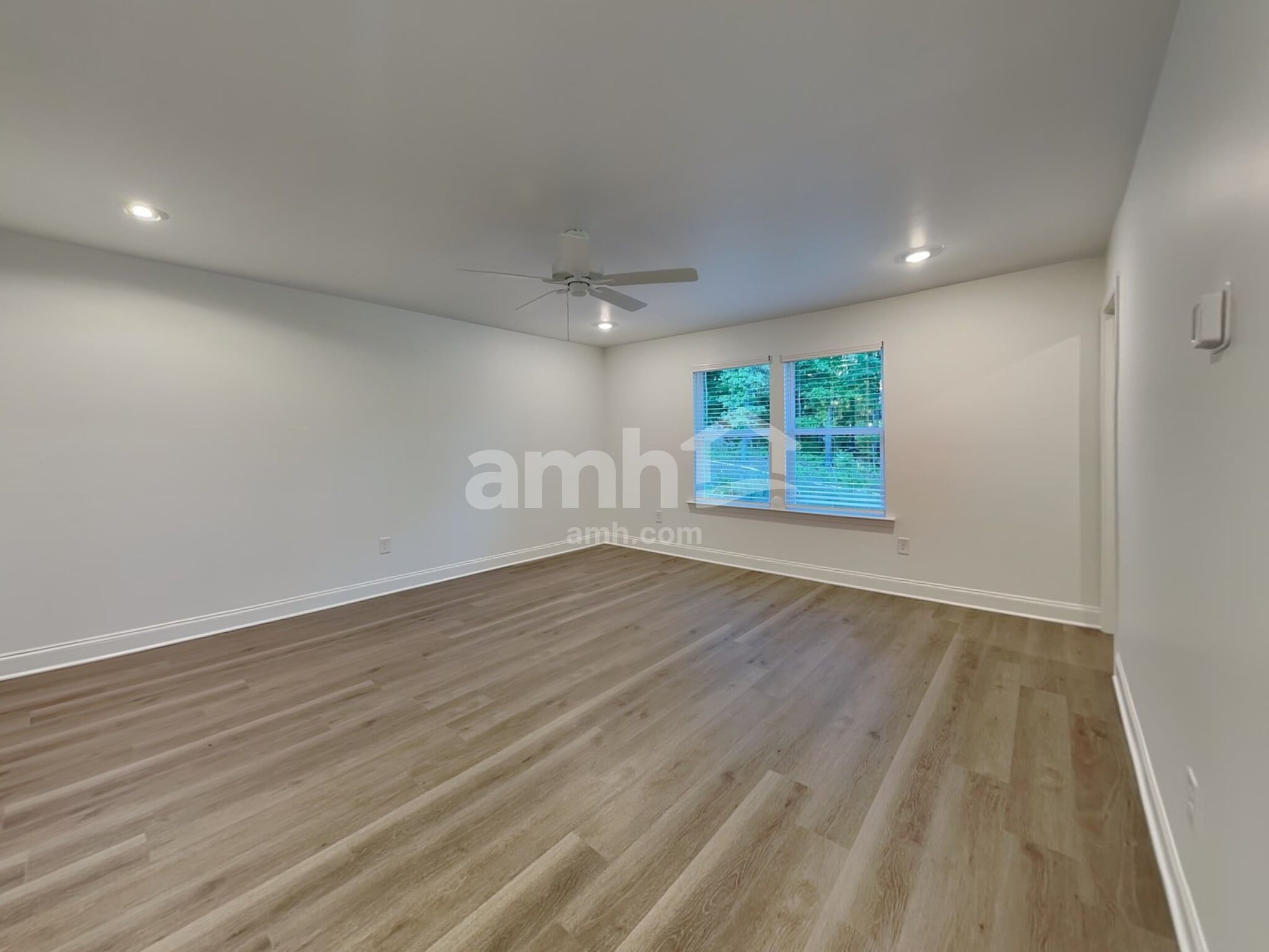 Building Photo - 910 Carnelian Ln