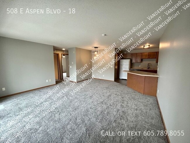 Building Photo - 508 E Aspen Blvd