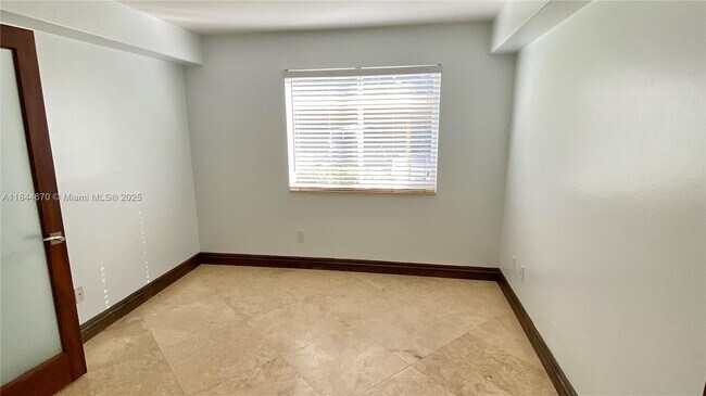 Building Photo - 470 S Park Rd