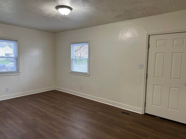 Building Photo - 511 Park View Ave