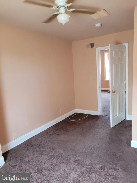 Building Photo - 1433 W Lombard St