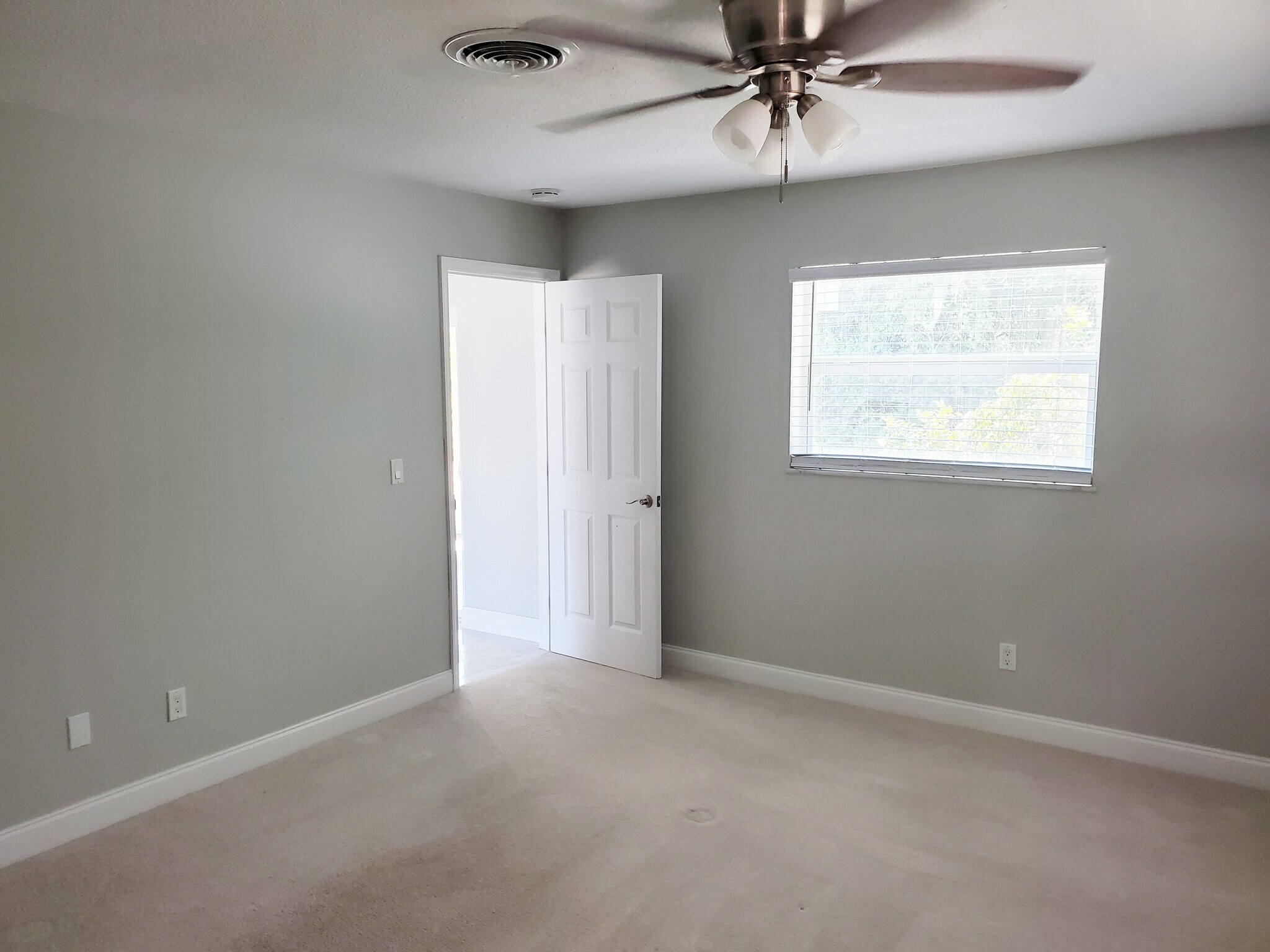 Building Photo - 1257 NE Sago Dr