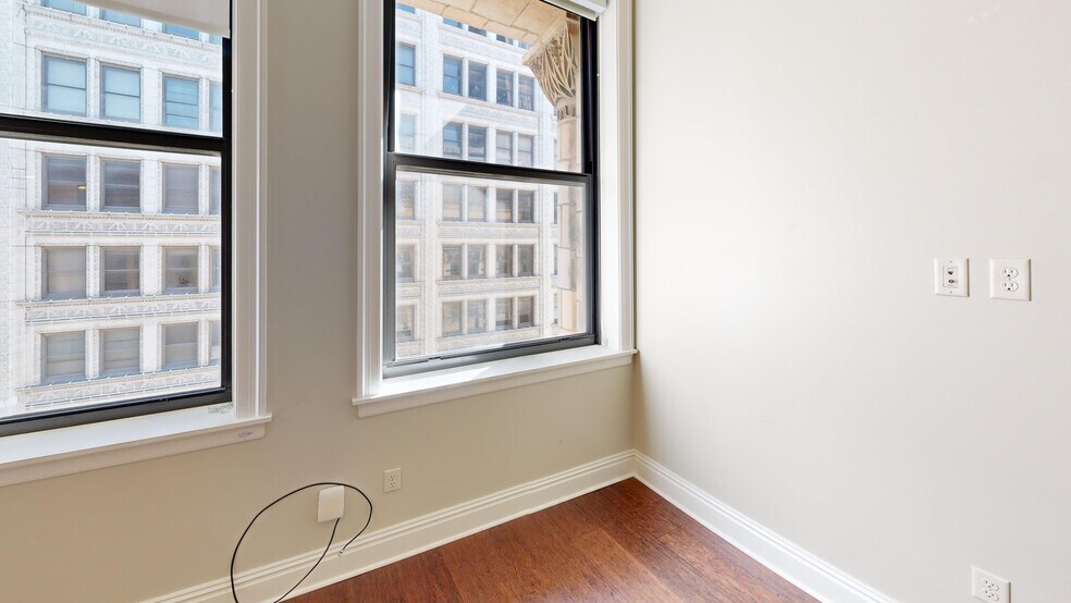 Building Photo - Hotel Saint Louis Apartments