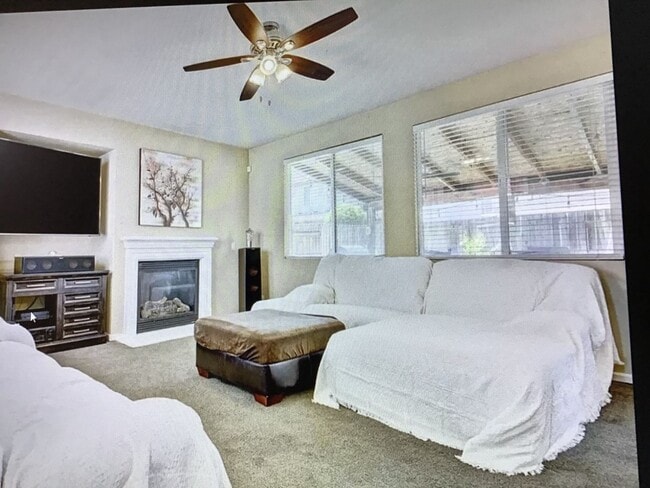 Building Photo - Two story Yuba City Home