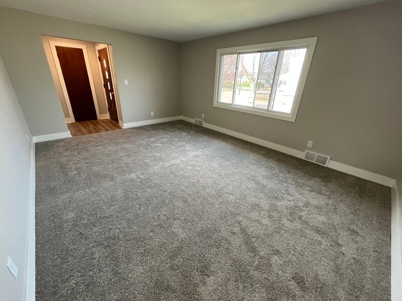 Building Photo - 393 W 20th St