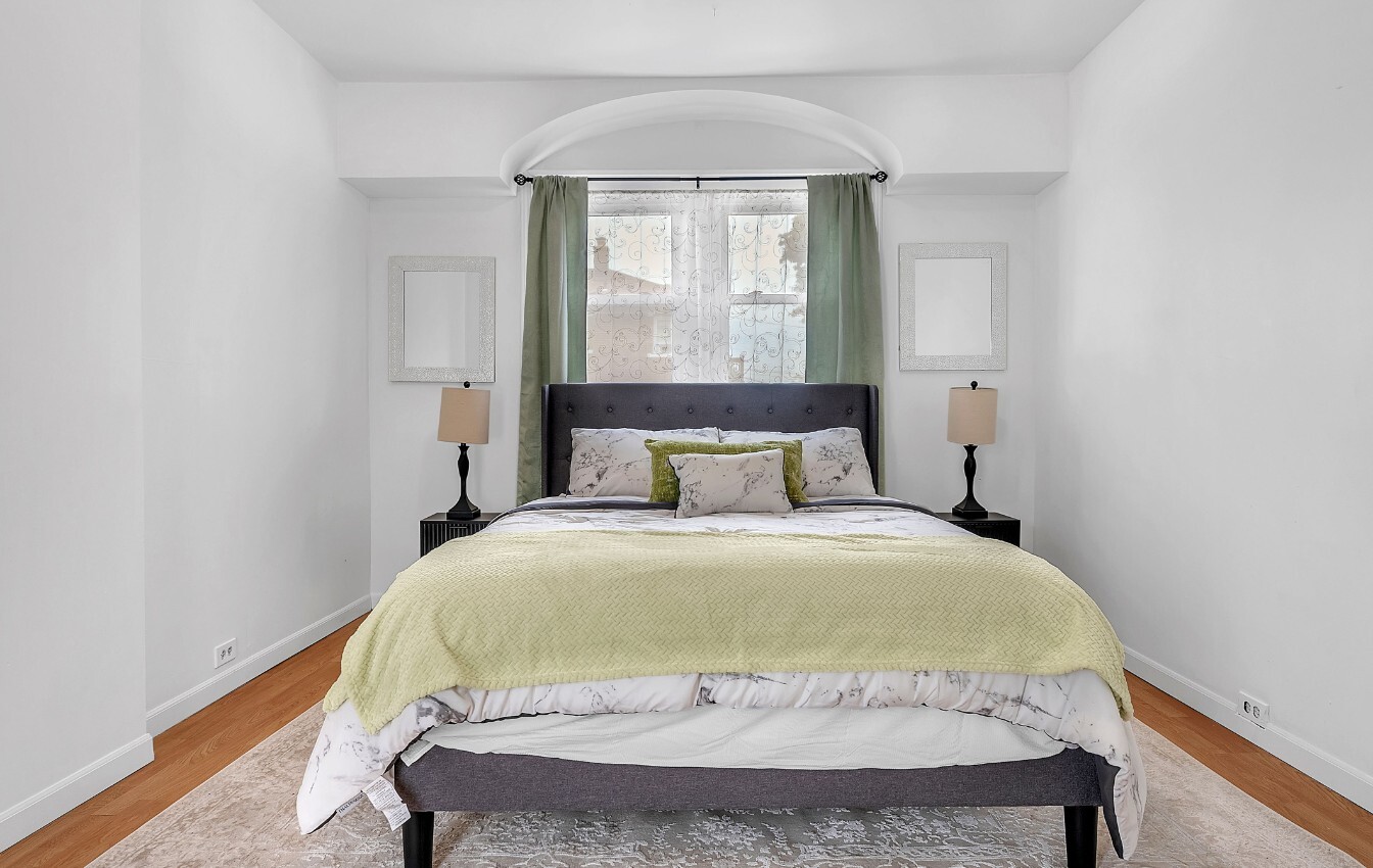 Building Photo - 139 Center St