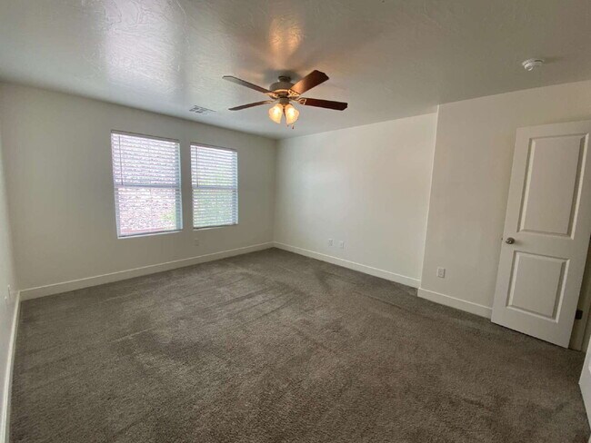 Building Photo - "Spacious 4-Bedroom Townhouse Retreat on S...