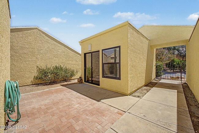 Building Photo - 5250 Woodspring Dr