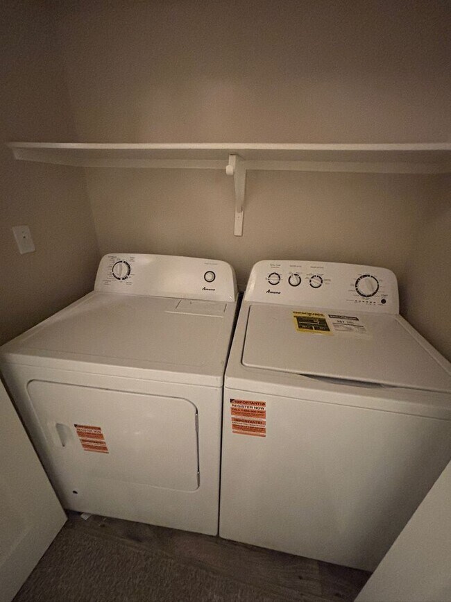 Building Photo - 2 Bed/ 2 Bath upstairs Condo in Guard Gated Painted Desert