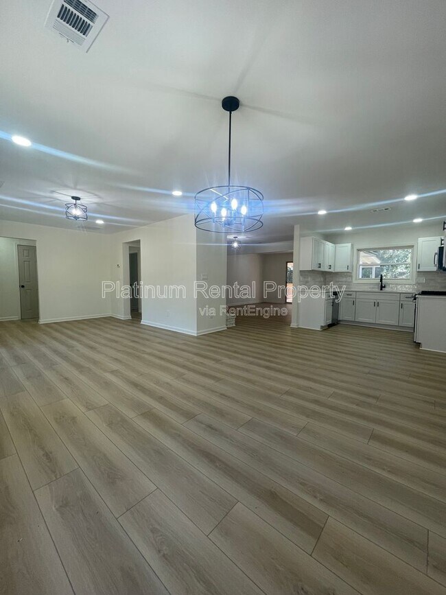 Building Photo - 1245 Shore Dr SW