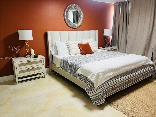 Building Photo - 5225 Collins Ave