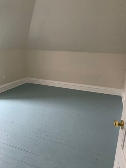 Building Photo - 517 Seneca St