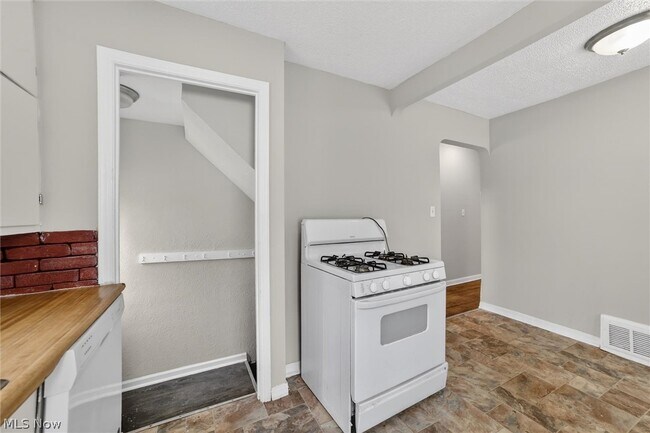 Building Photo - 1568 Parker Dr