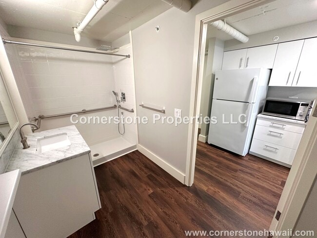 Building Photo - 803 Waimanu St