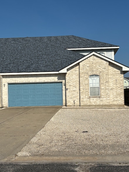 Primary Photo - 15505 Palmira Ave