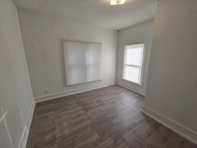 Building Photo - 232 Oakley Pl NE