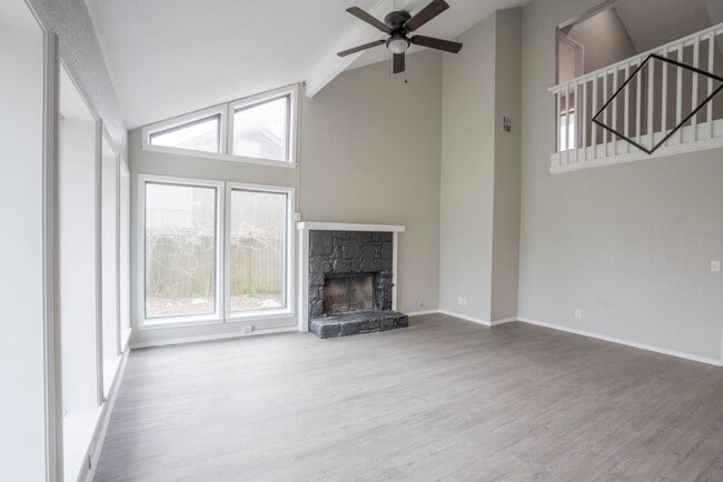 Building Photo - Gorgeous 3 Bedroom Remodel, BA Schools!