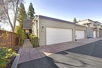 Building Photo - Beautiful Townhome in the Heart of Pleasanton