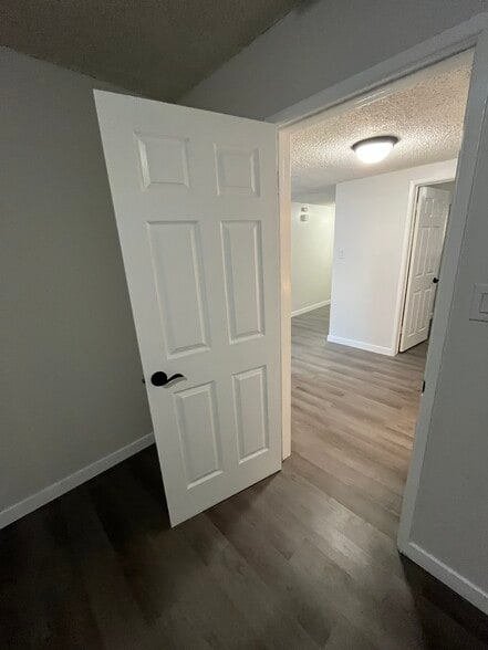 Building Photo - 385 Vernon Dr