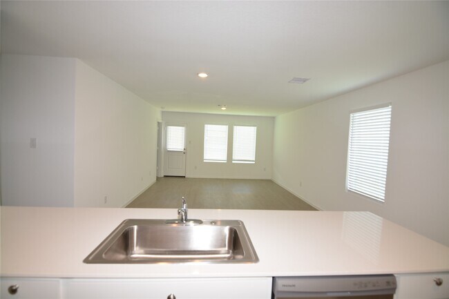 Building Photo - 26926 Dalmatian Bellflower Dr