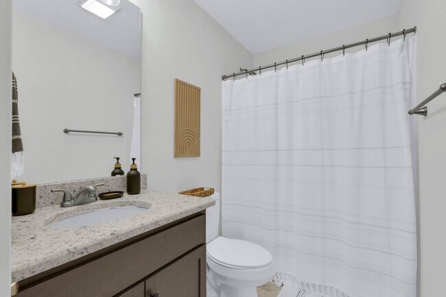 Building Photo - 717 Utley St