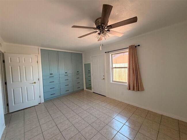 Building Photo - 3709 Pinewood St